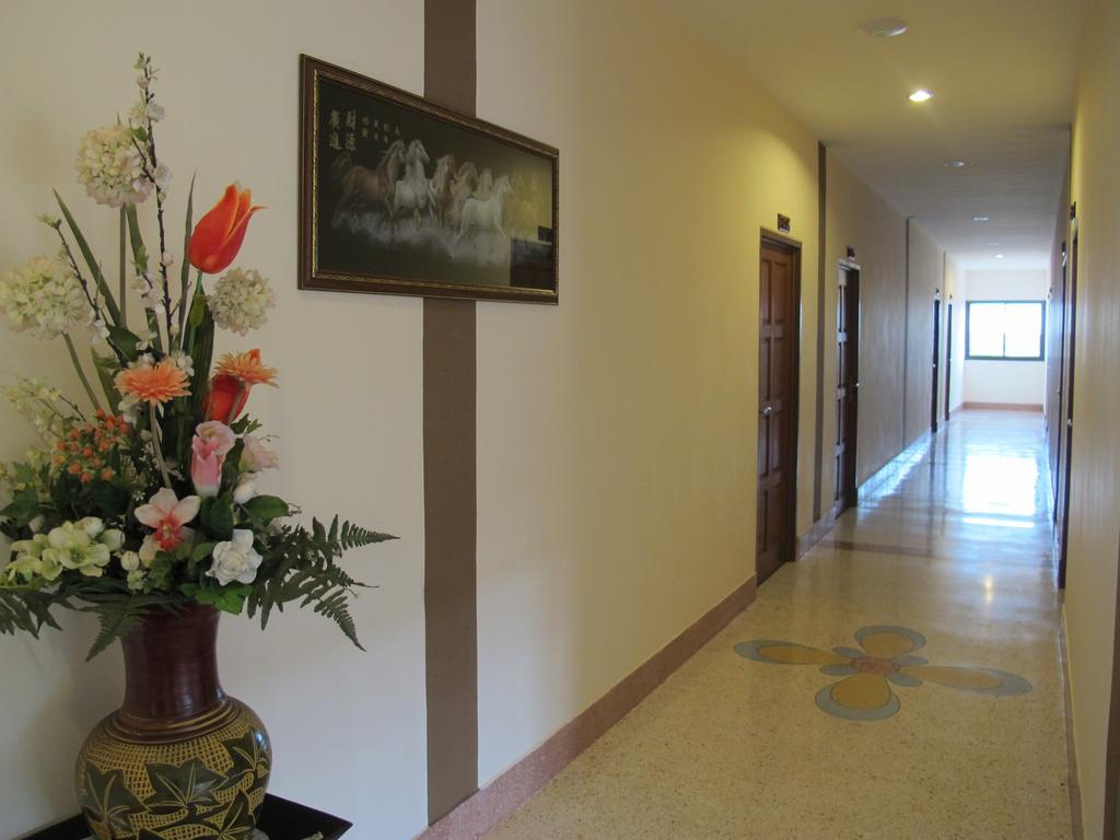 The Star Hotel Udon Thani Bagian luar foto